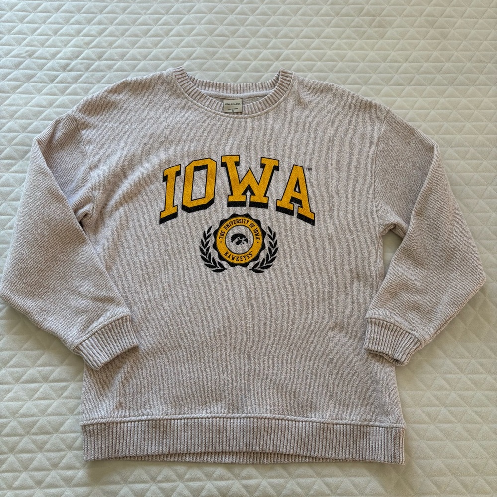 Iowa Hawkeyes Women’s Pullover Sweatshirt Size Small Oatmeal Color UGAPPAREL